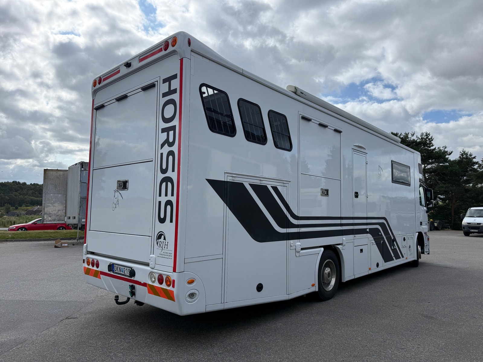 Mercedes-Benz Actros – RJH hestebil – 4/5 hester – Pop-out – flott boavdeling – bilde 3