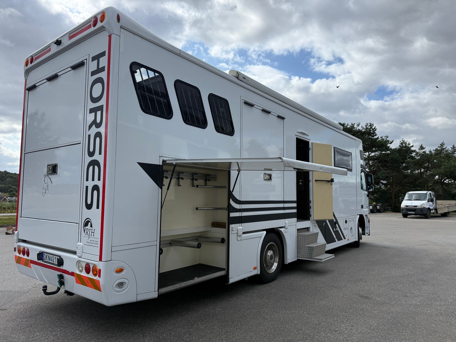 Mercedes-Benz Actros – RJH hestebil – 4/5 hester – Pop-out – flott boavdeling – bilde 5