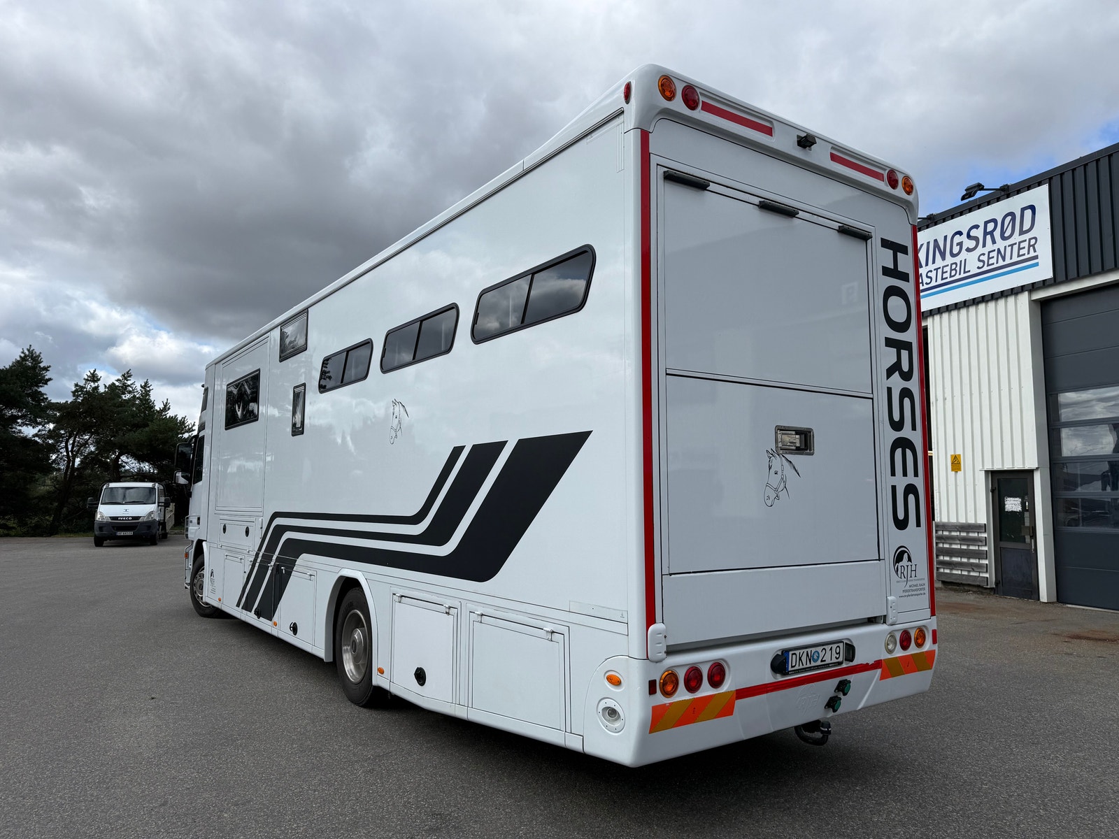 Mercedes-Benz Actros – RJH hestebil – 4/5 hester – Pop-out – flott boavdeling – bilde 4