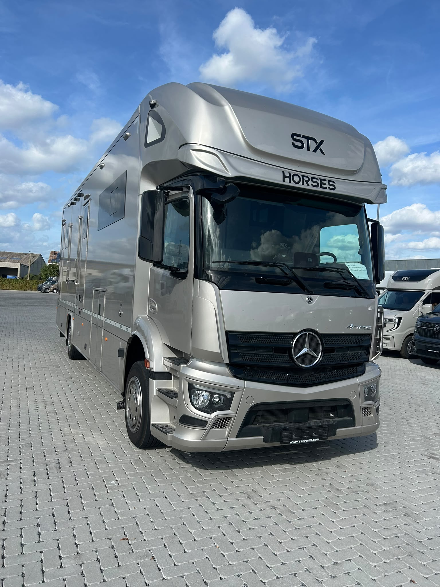 Mercedes-Benz Actros S 1832 - STX Påbygg til 4 hester pop out, push up boavdeling – bilde 9
