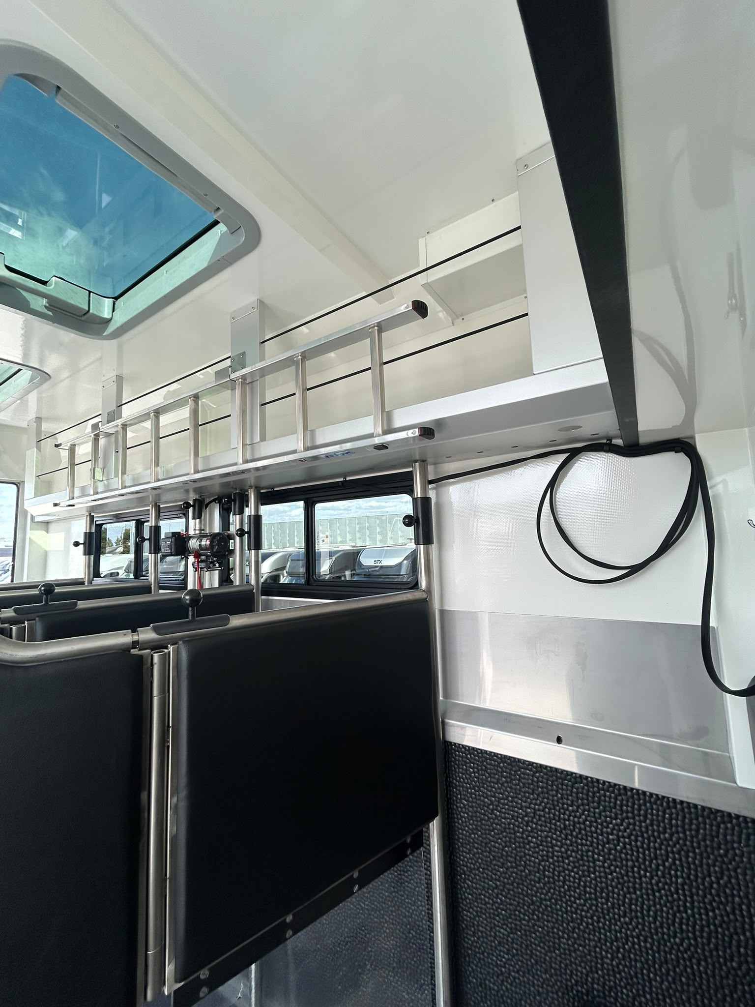 Mercedes-Benz Actros S 1832 - STX Påbygg til 4 hester pop out, push up boavdeling – bilde 13