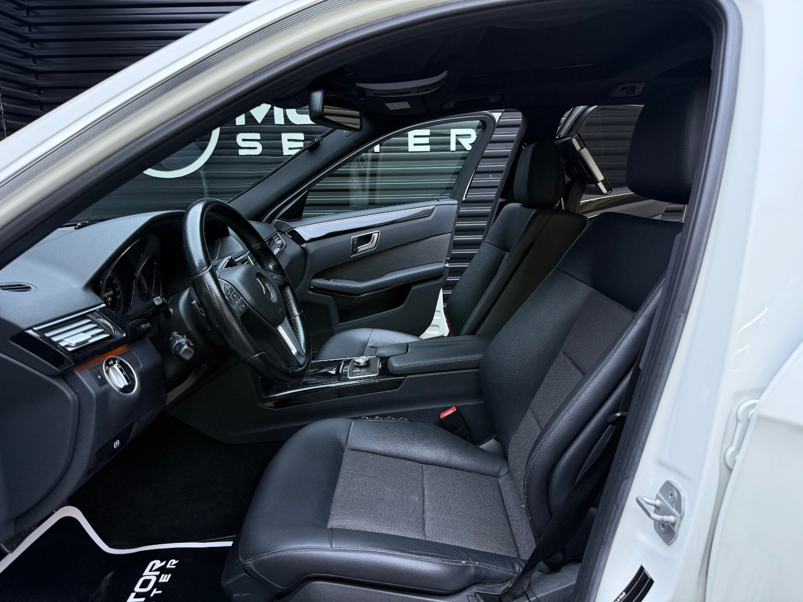 Hovedbilde av Mercedes-Benz E220