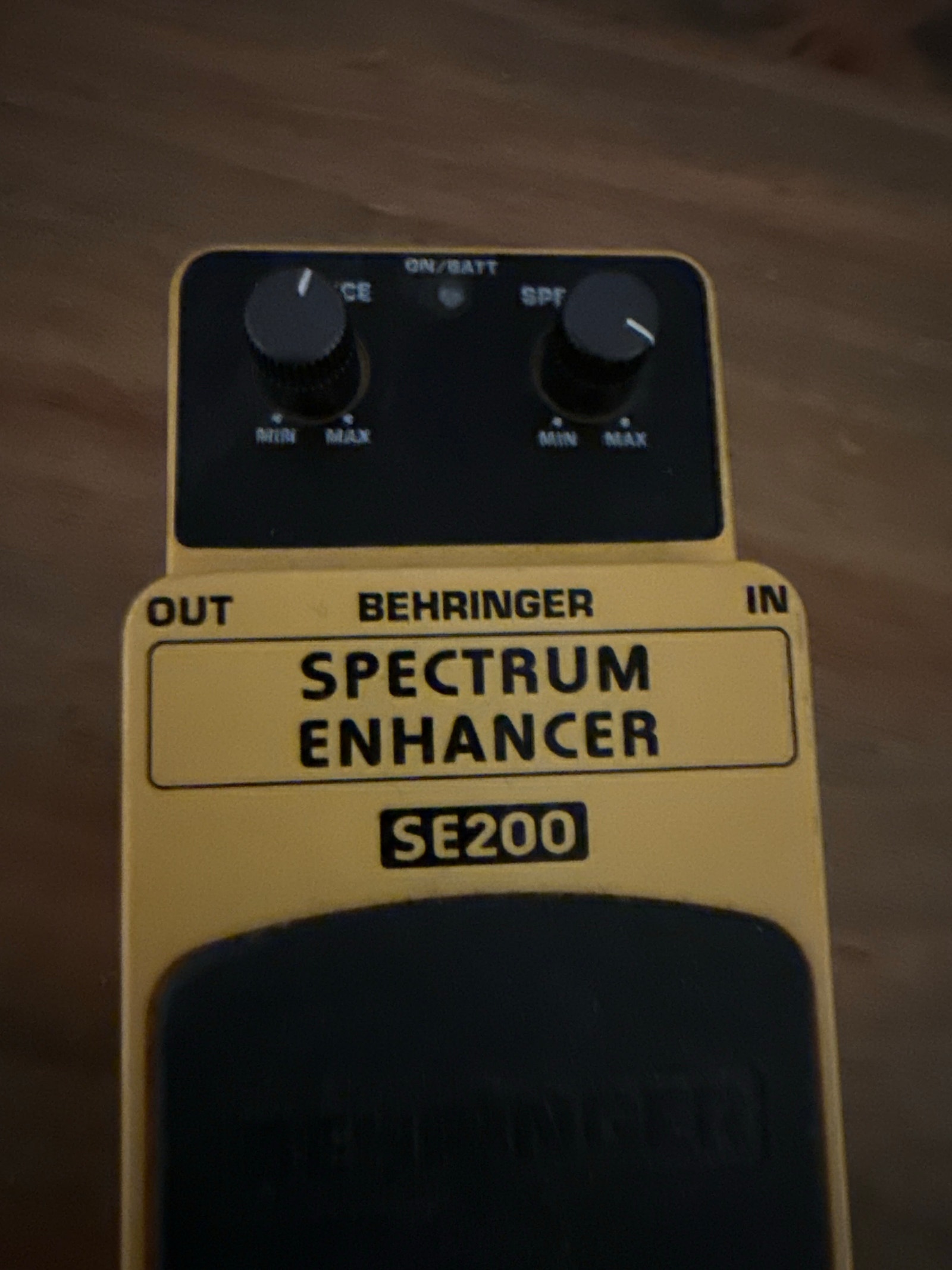 Behringer SE200 Spectrum Enhancer gitarpedal | FINN-torget