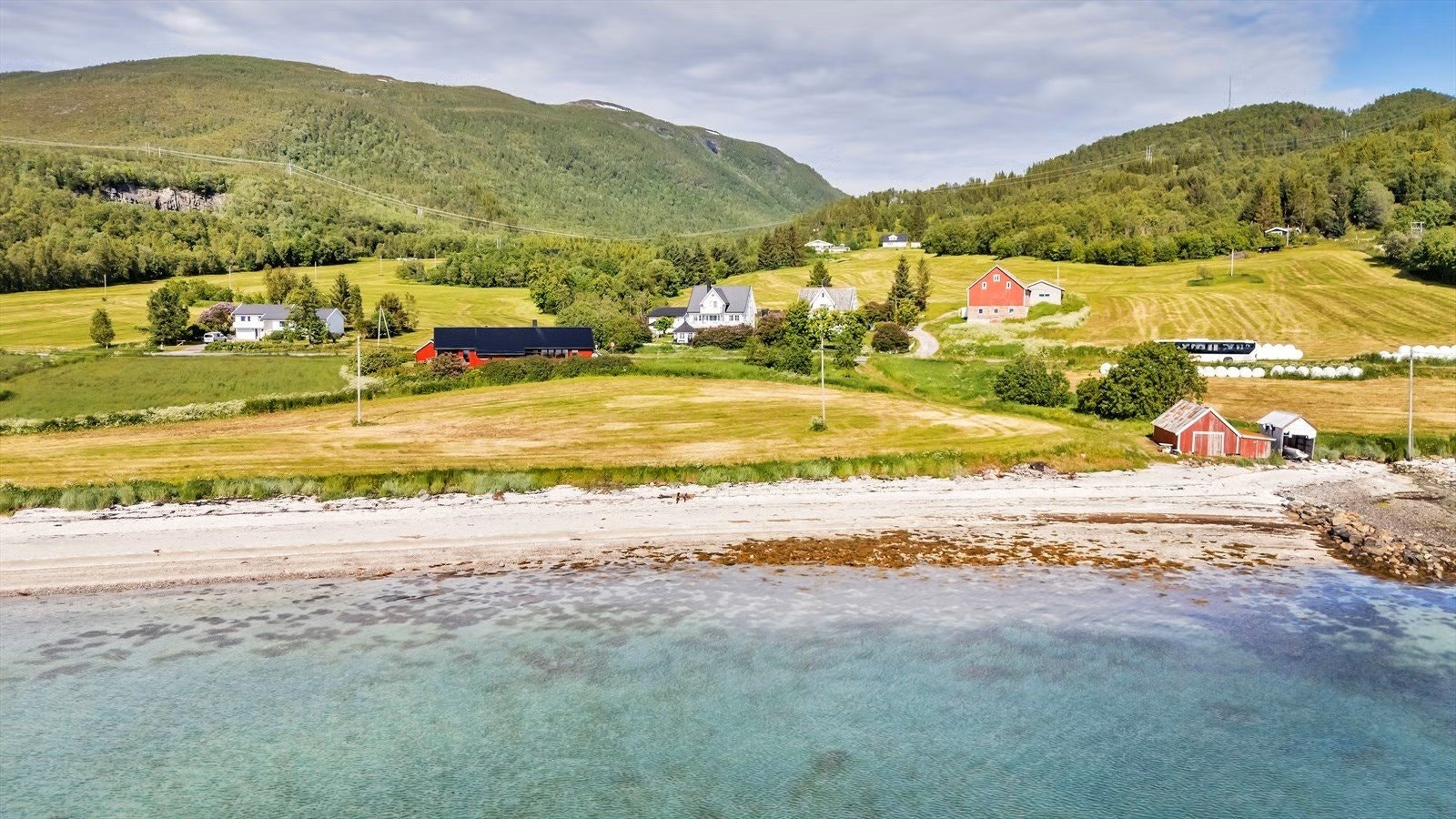 Qasa Nydelig enebolig ved stranda Ramfjordnesvegen 39, Tromsdalen 180 m² 15 373 kr Enebolig ∙ 3 soverom Legg til som favoritt