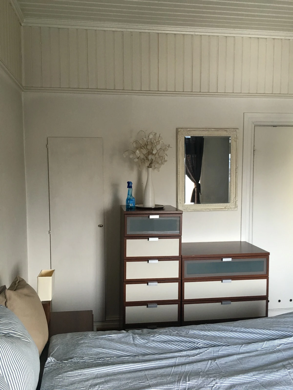 Soverom med kott til lagring. Galleribilde