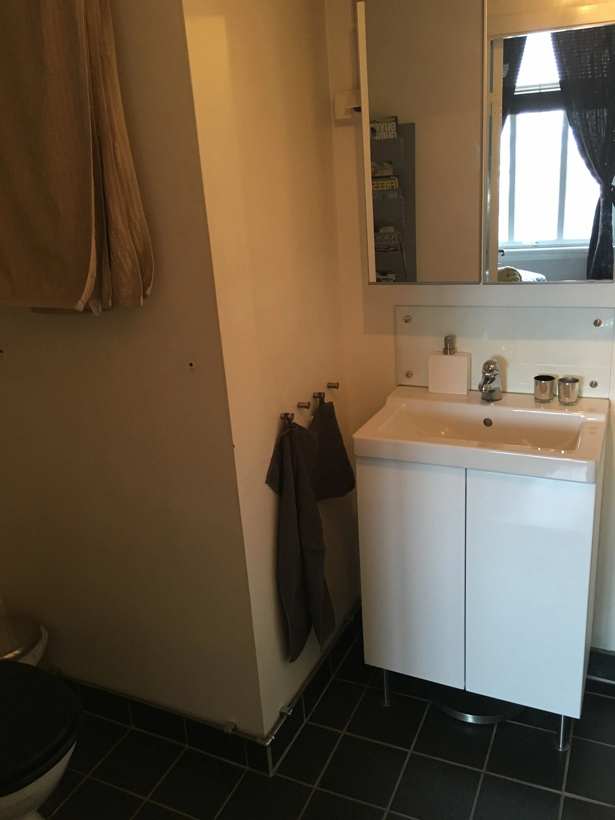 Toalett til venstre. Galleribilde