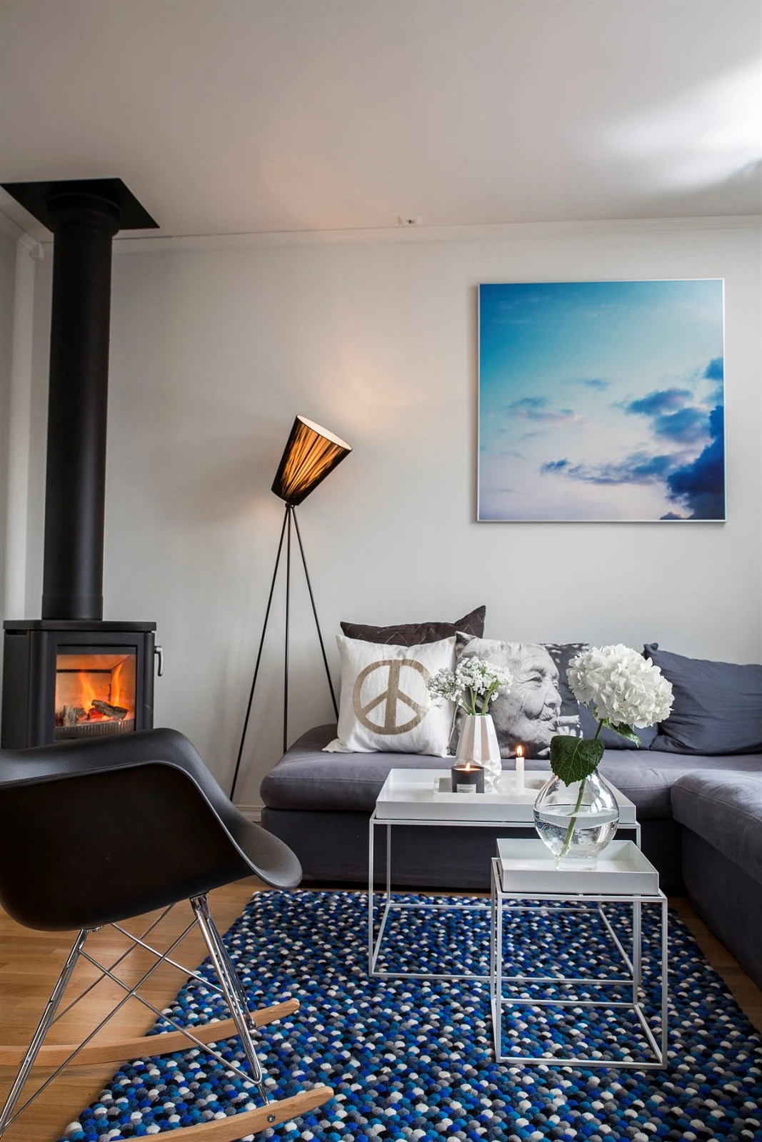 Koselig peisovn varmer godt på kalde vinterdager Galleribilde