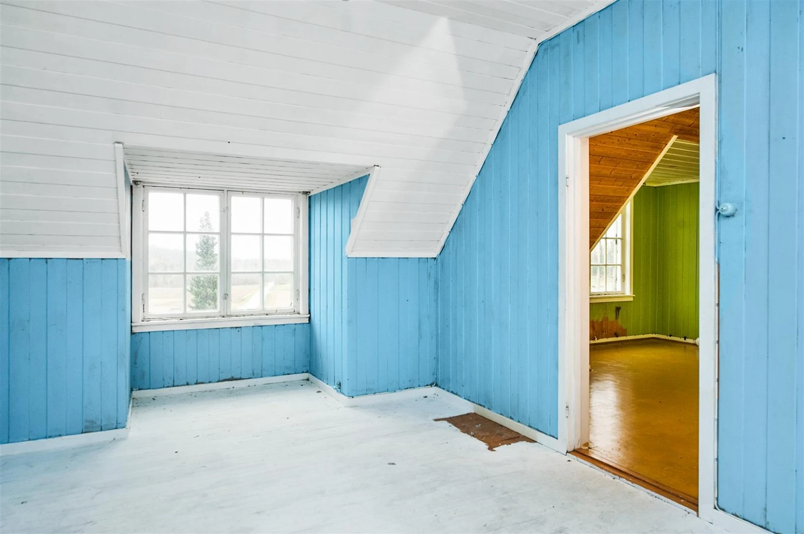 Det er god takhøyde også i den øverste etasjen. Galleribilde