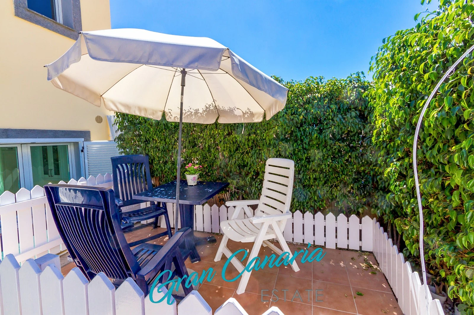 Trivelig uteområde ved hovedinngang Galleribilde