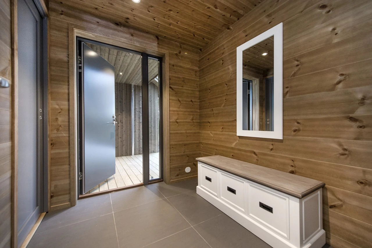 Hyggelig entre med garderobeløsning Galleribilde