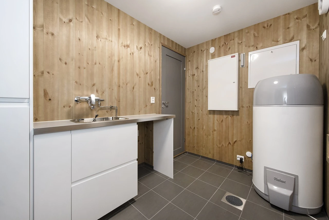 Vaskerom/teknisk rom med bod Galleribilde