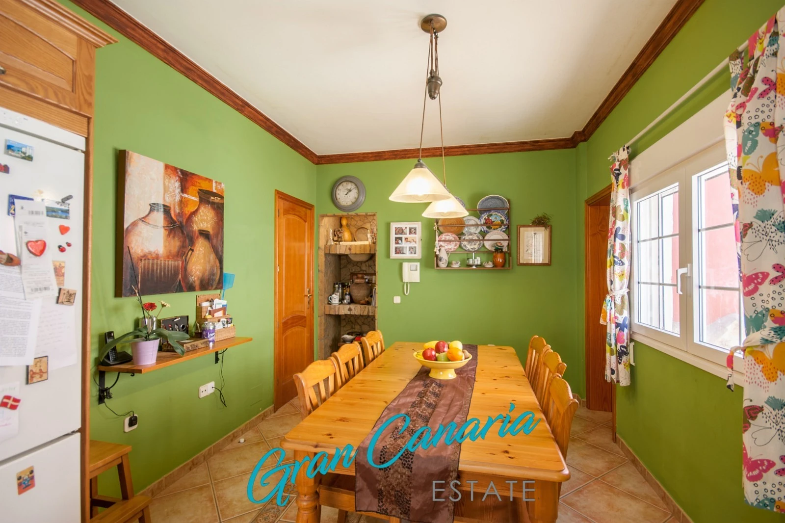 Dør til høyre leder til bod og "vinkjeller" Galleribilde