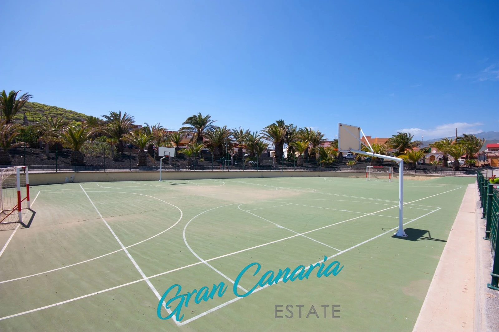 Fotballbane (kun 1 minutt gange) Galleribilde