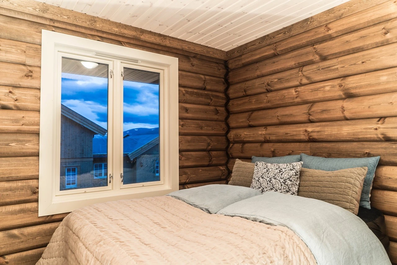 Hovedsoverommet ligger i 1. etasje og har god plass til både seng og ønsket garderobeløsning Galleribilde