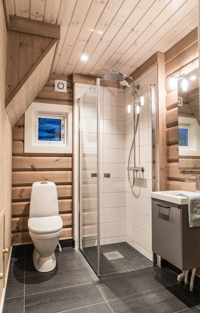 Det er to bad i hytta - Bad to har også delikate materialvalg Galleribilde