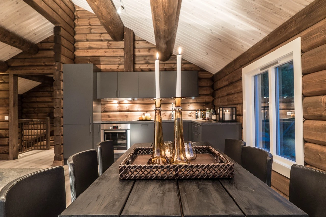 Spisestue med rom for flere sitteplasser Galleribilde