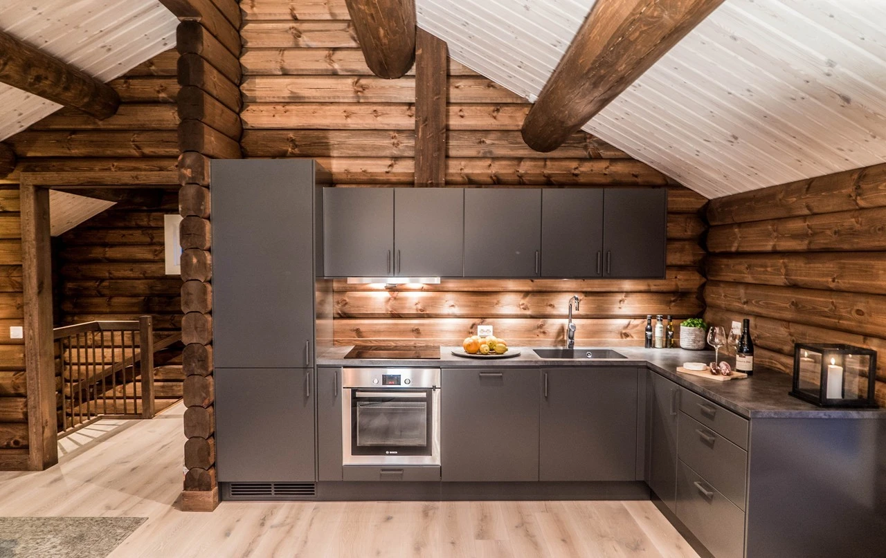 Moderne og innholdsrikt kjøkken med integrerte hvitevarer fra kvalitetsleverandøren Drømmekjøkkenet Galleribilde