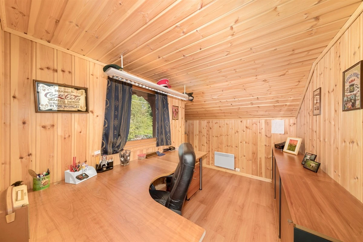 I garasjen finner du også et innredet kontor. Galleribilde