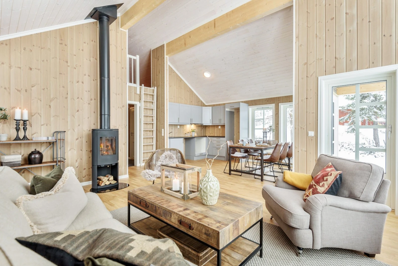 Ferdig kundetilpasset Gråhø hytte. Galleribilde