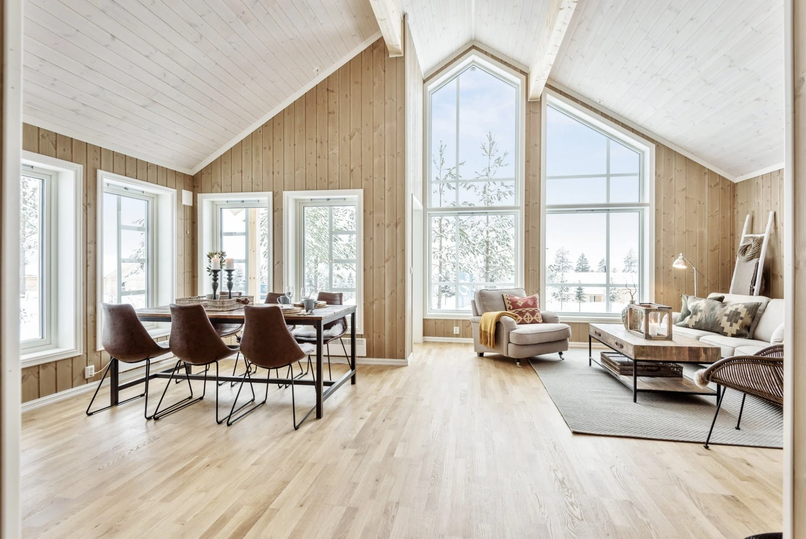 Ferdig kundetilpasset Gråhø hytte. Galleribilde