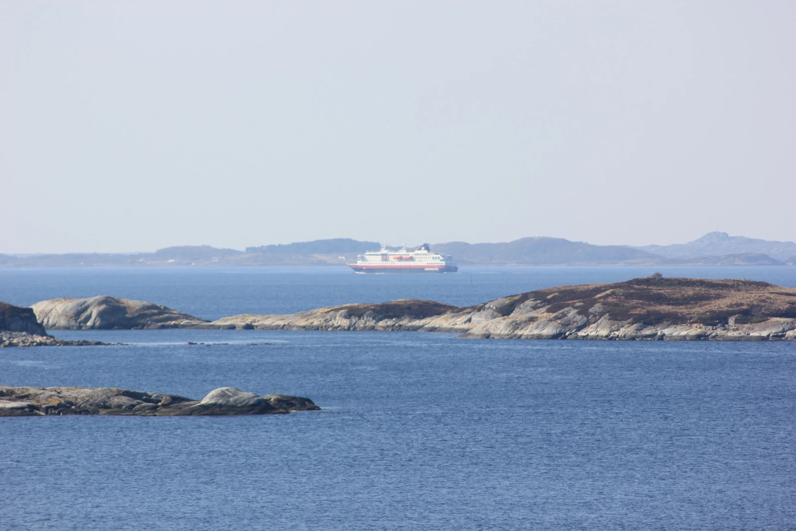 To daglige passeringer av Hurtigruta. Galleribilde