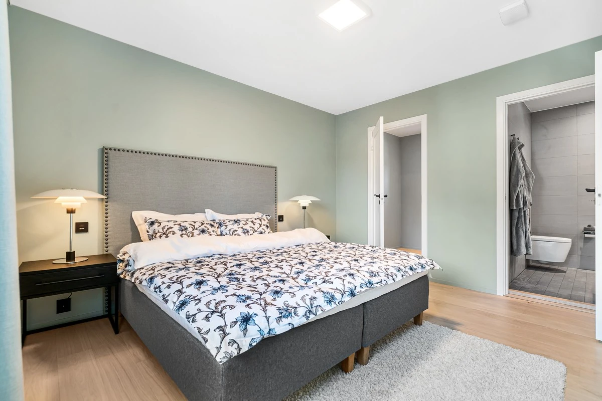 Master bedroom med walk-in og eget bad Galleribilde
