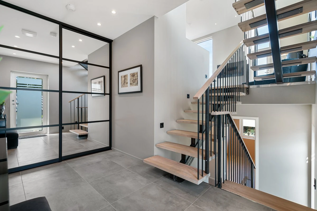 Hall med skyvedørsgarderobe Galleribilde