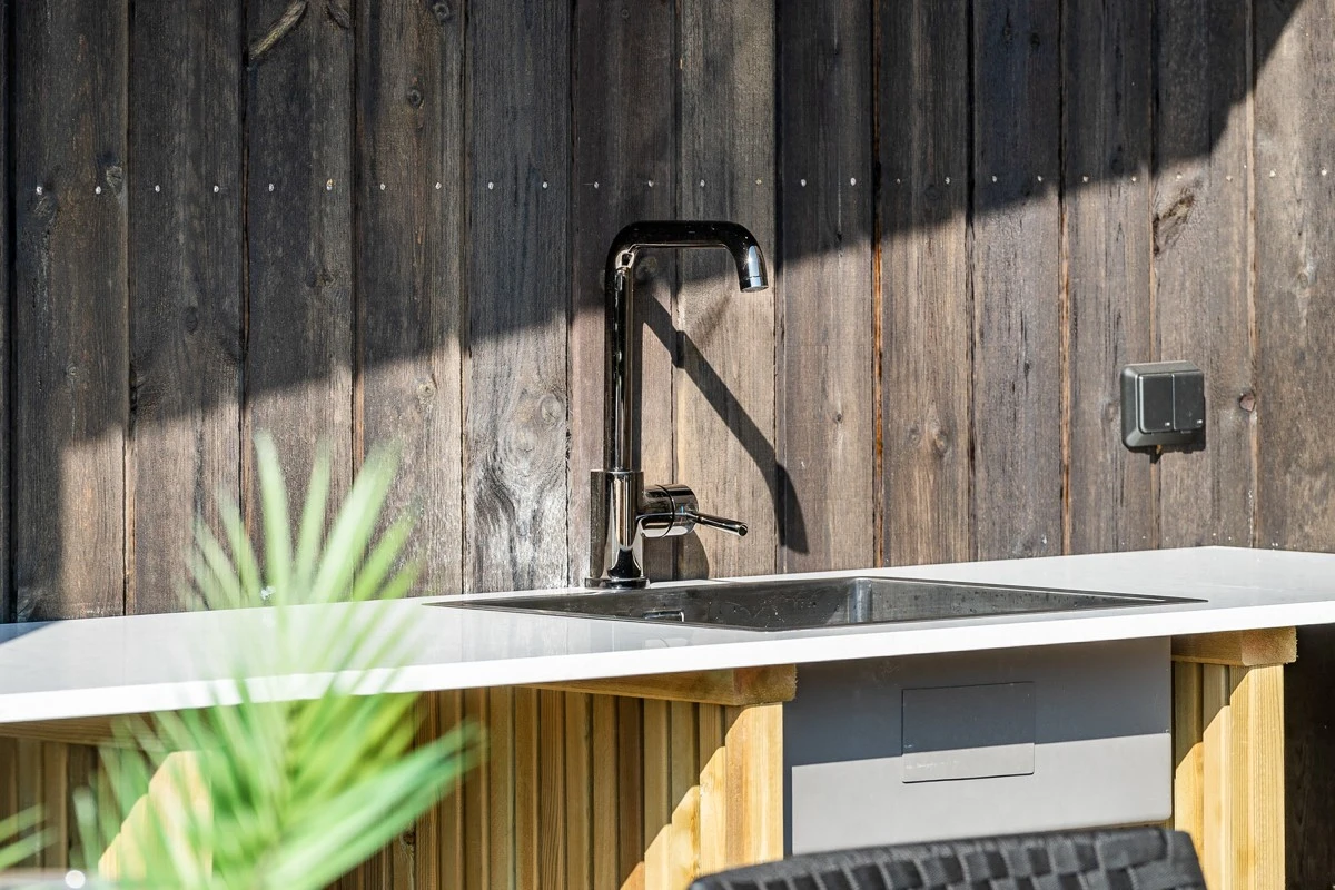 Utekjøkken med benkeplate stein Galleribilde