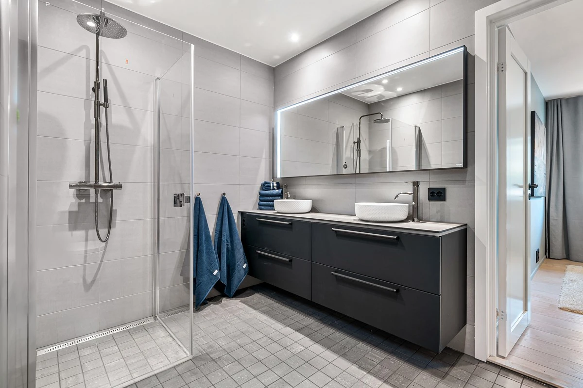 Bad tilhørende hovedsoverom Galleribilde