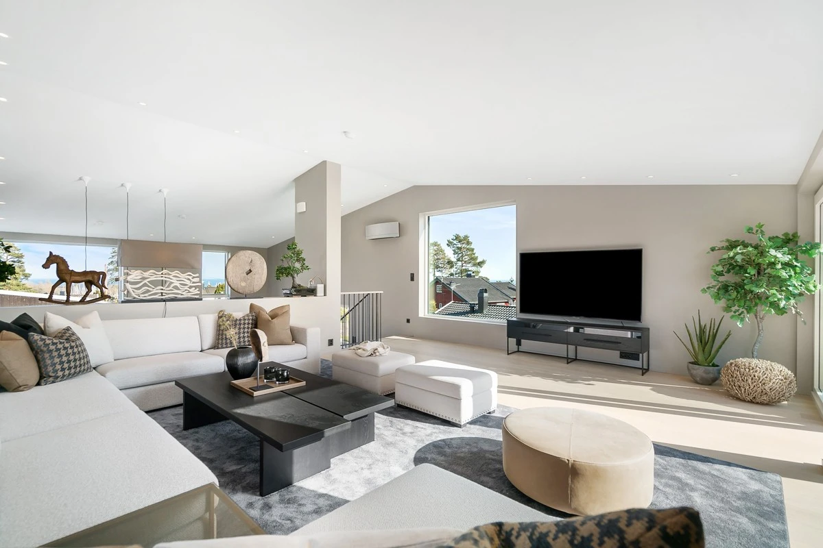 Store vindusflater slipper inn mye naturlig lys! Galleribilde