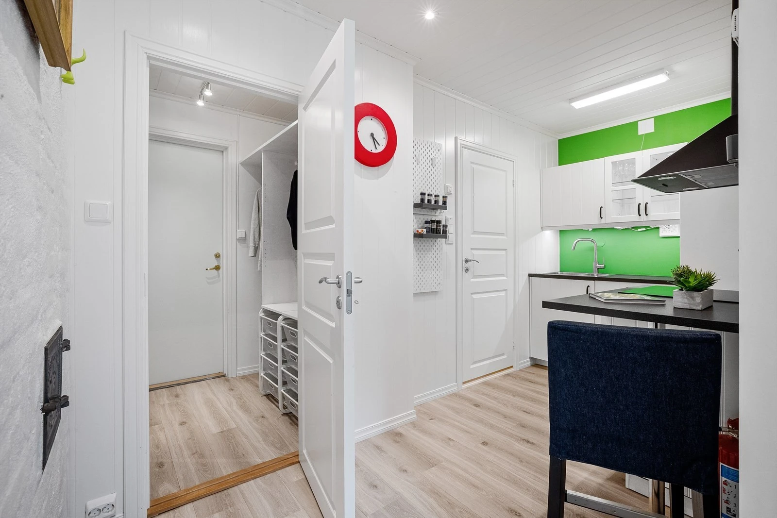 Varmekabler også på kjøkken og i garderobe/gang Galleribilde