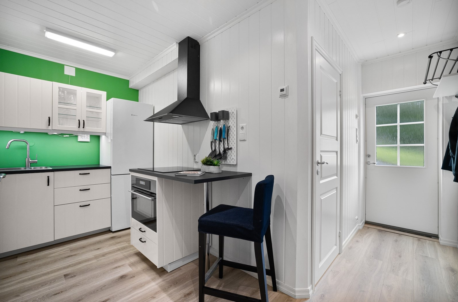 Integrerte hvitevarer i praktisk kjøkken Galleribilde