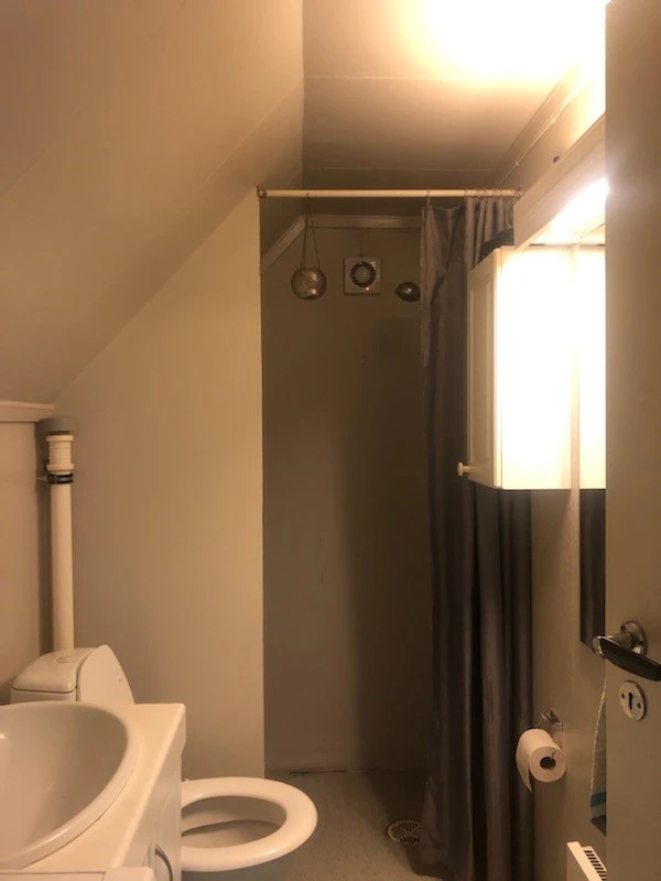 Badet med plass til vaskemaskin Galleribilde