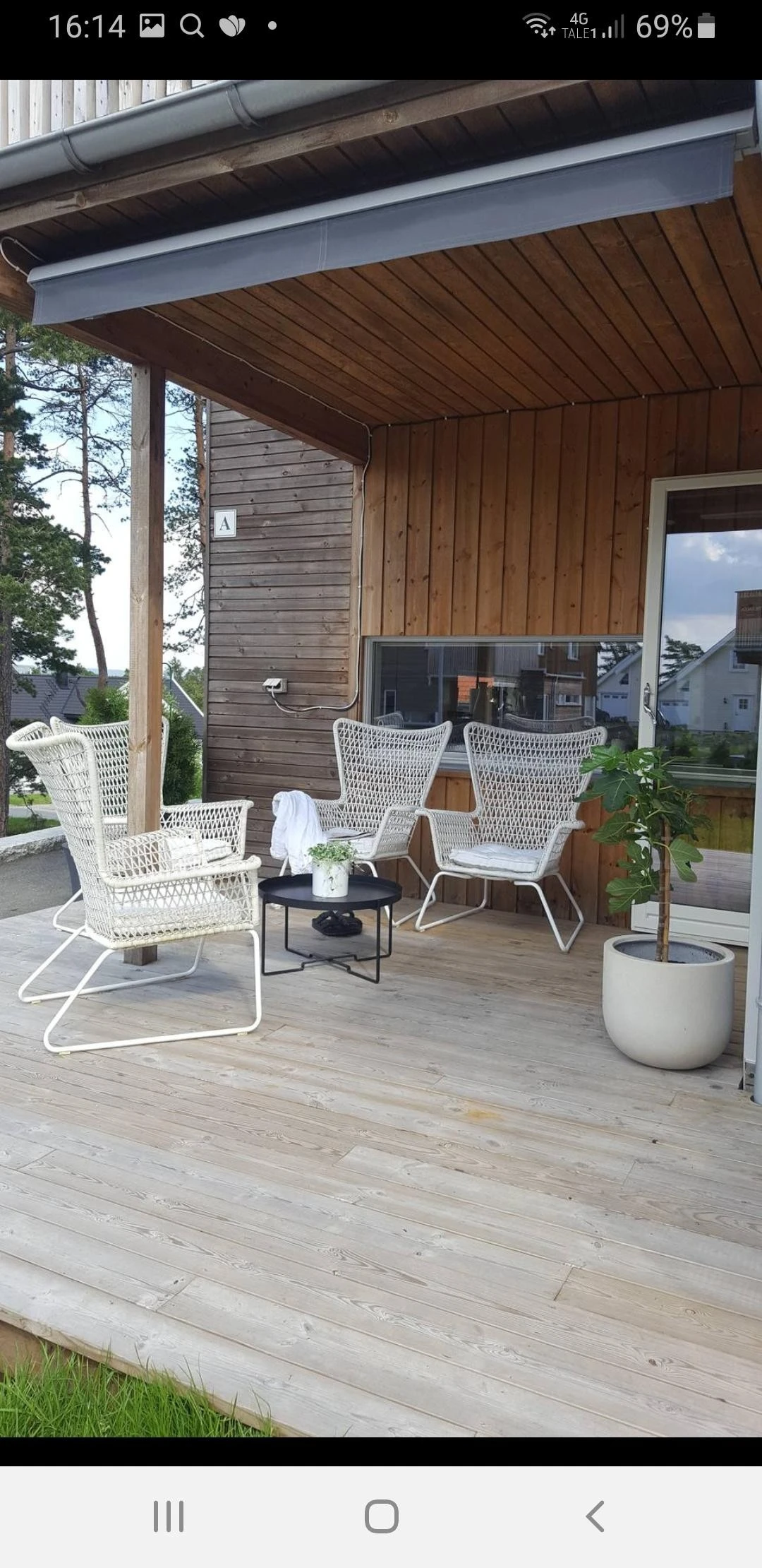 Vestvendt uteplass Galleribilde