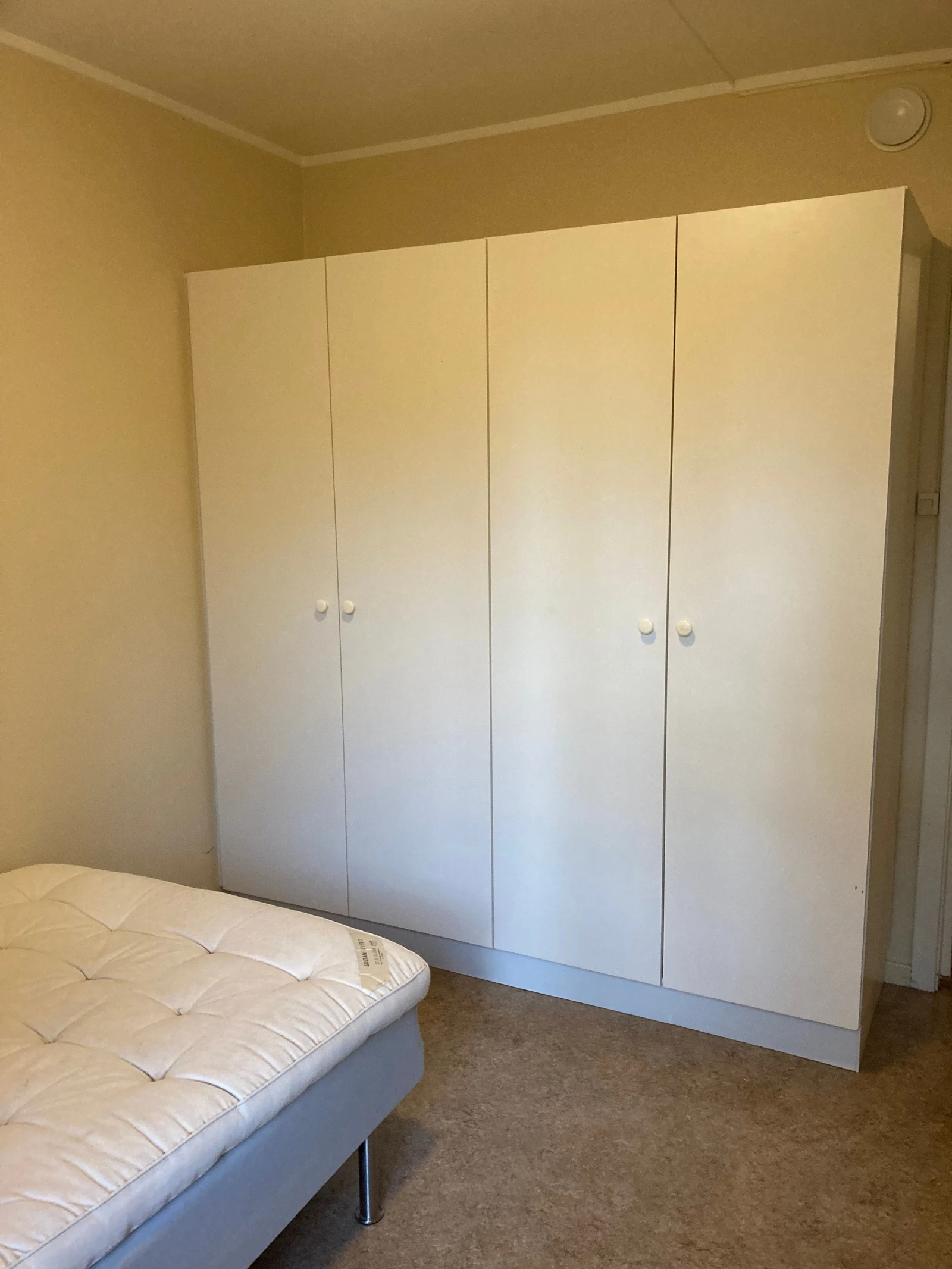 Garderobe hovedsoverom Galleribilde