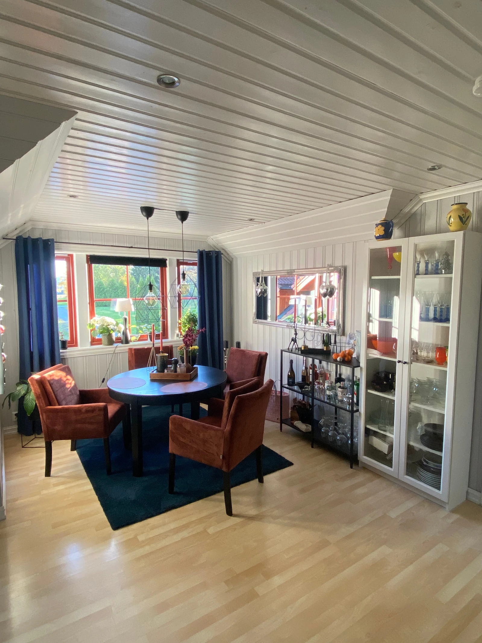 Stor spiseplass på kjøkkenet Galleribilde