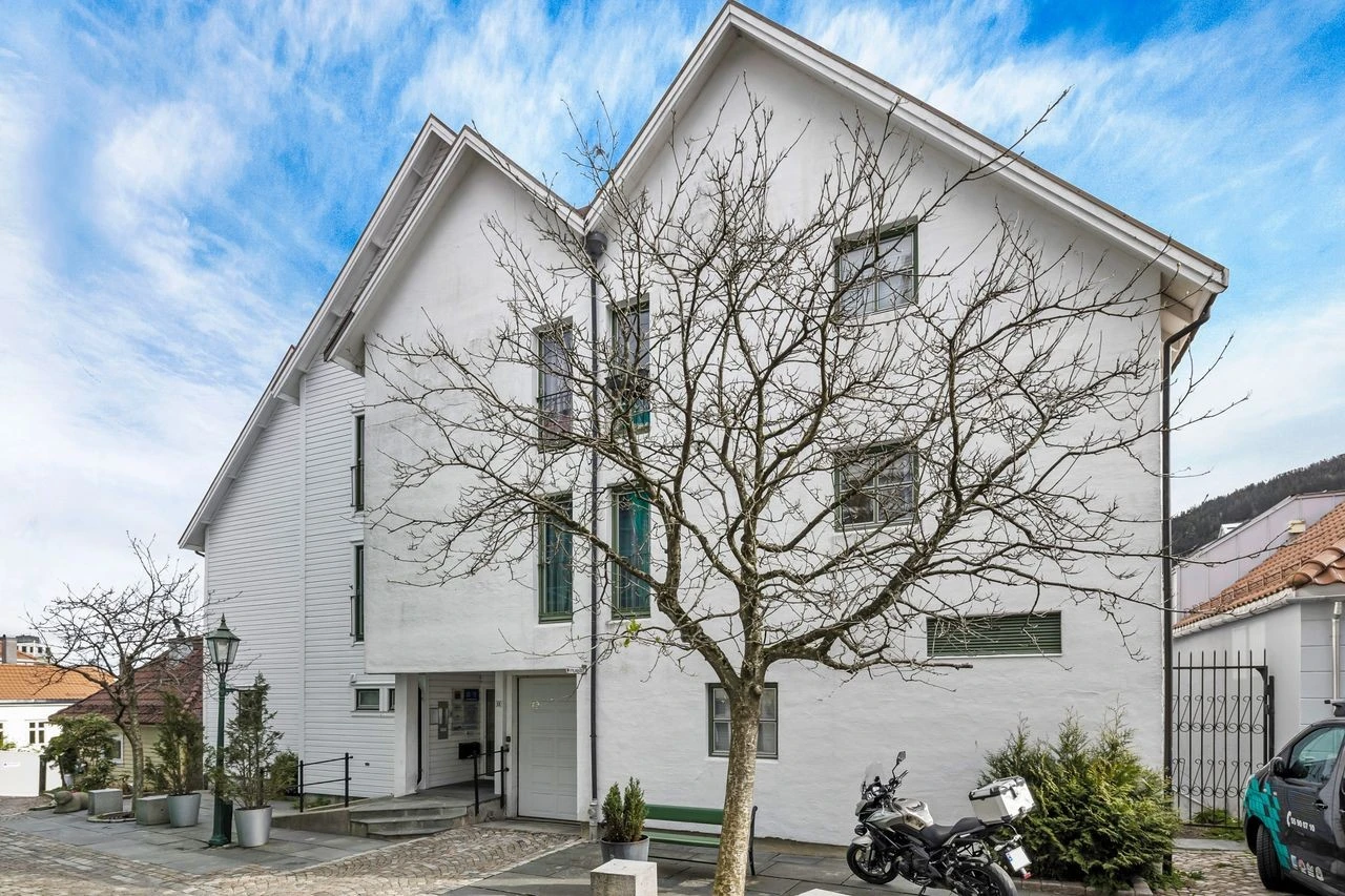 Inngangsparti hus Galleribilde