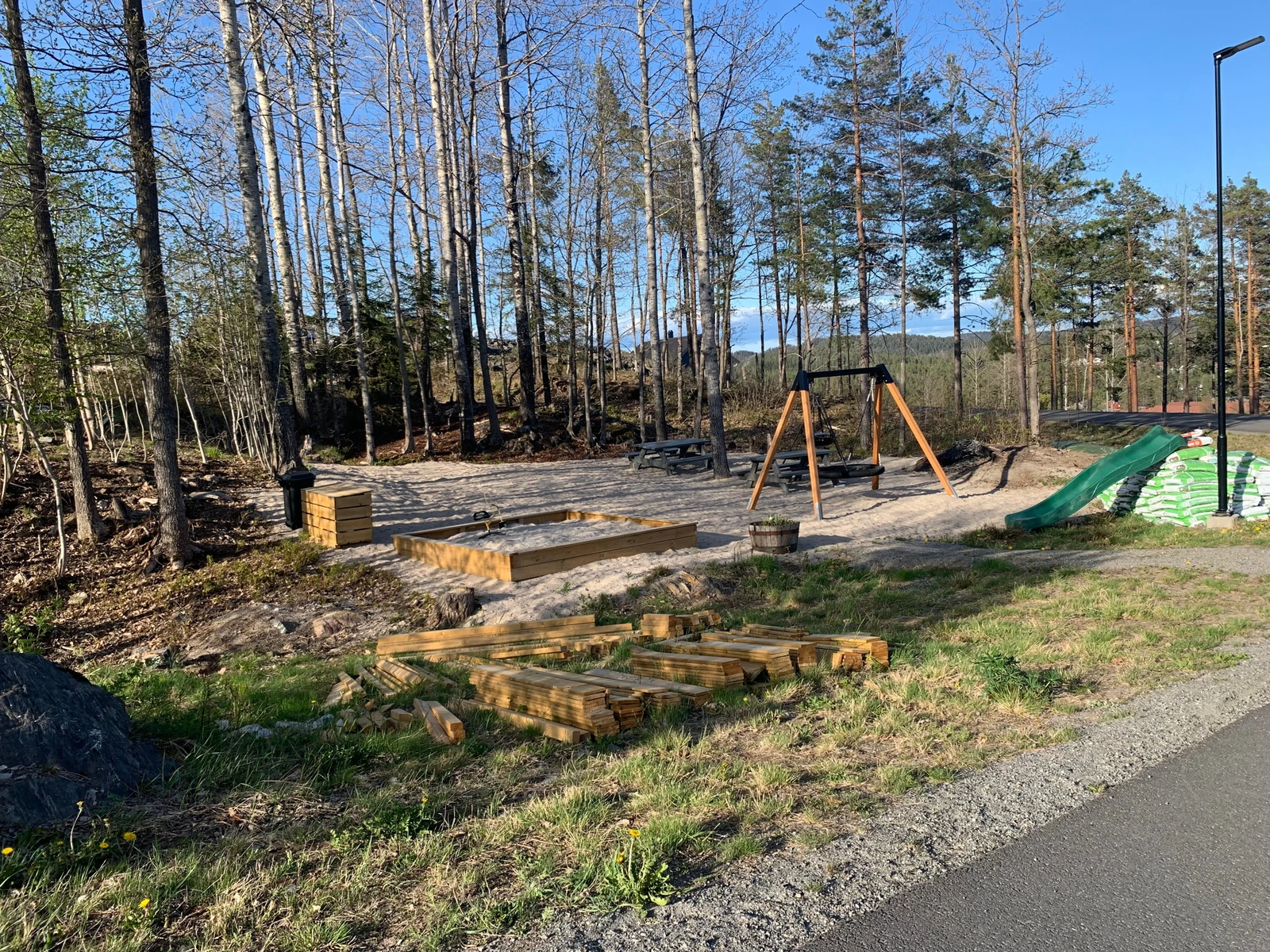 Djuptjennhaugen IV: lekeplass under etablering (vår 2022) Galleribilde