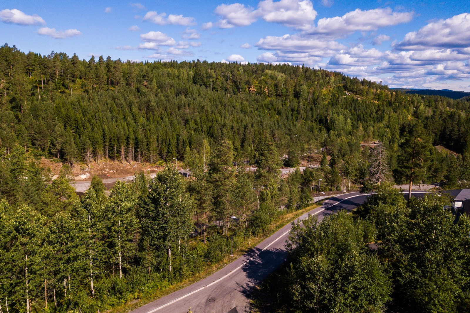 Djuptjennhaugen IV: noen tomter med nesten ski-inn / ski-out til skiløypenettet. Galleribilde