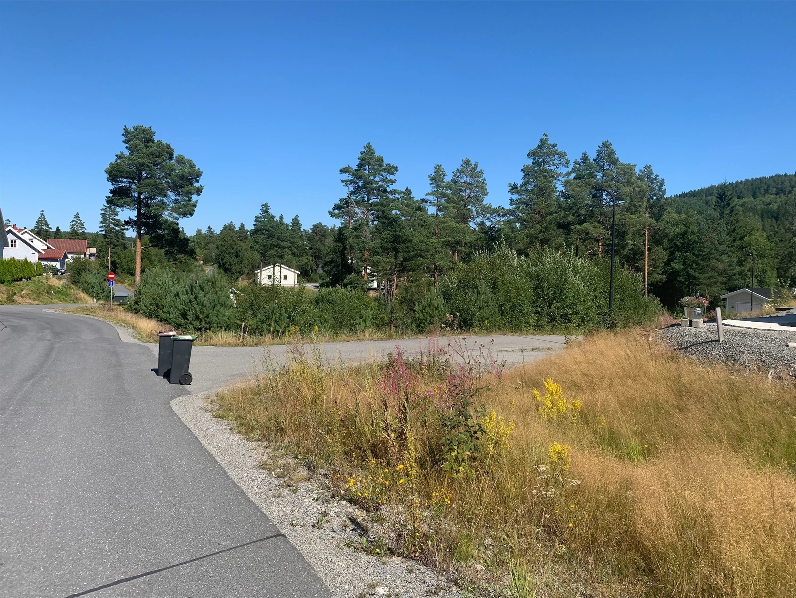 Mauråsen boligfelt: tomt 13 og 14 rett fram Galleribilde