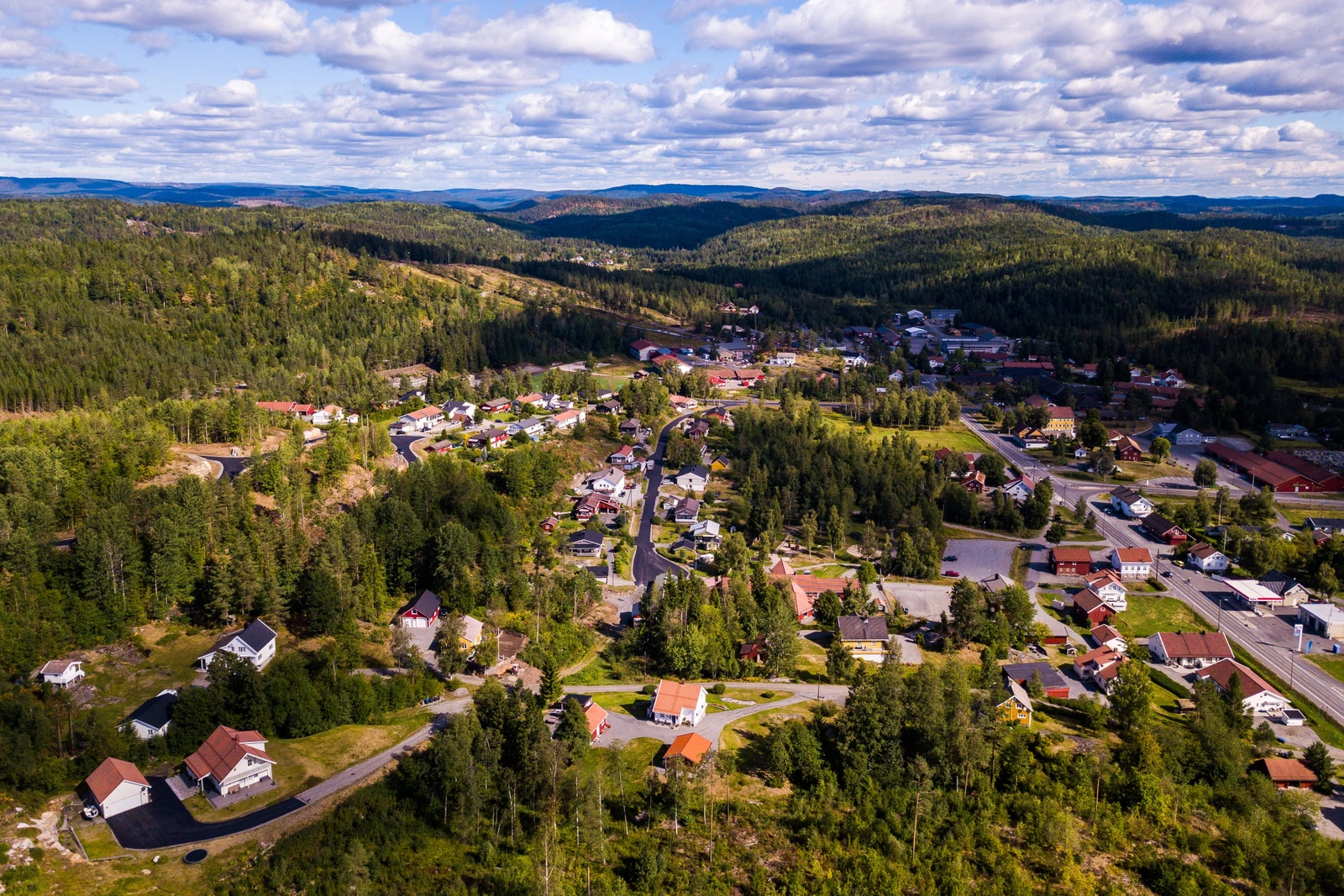 Djuptjennhaugen IV ligger venstre på bilde Galleribilde