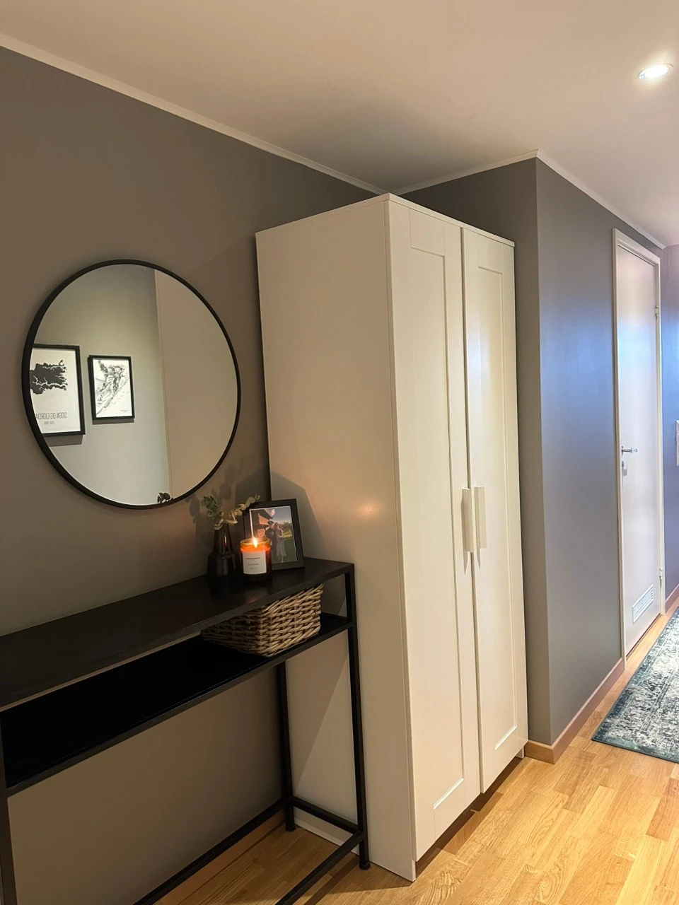 Entré med oppbevaring. Galleribilde