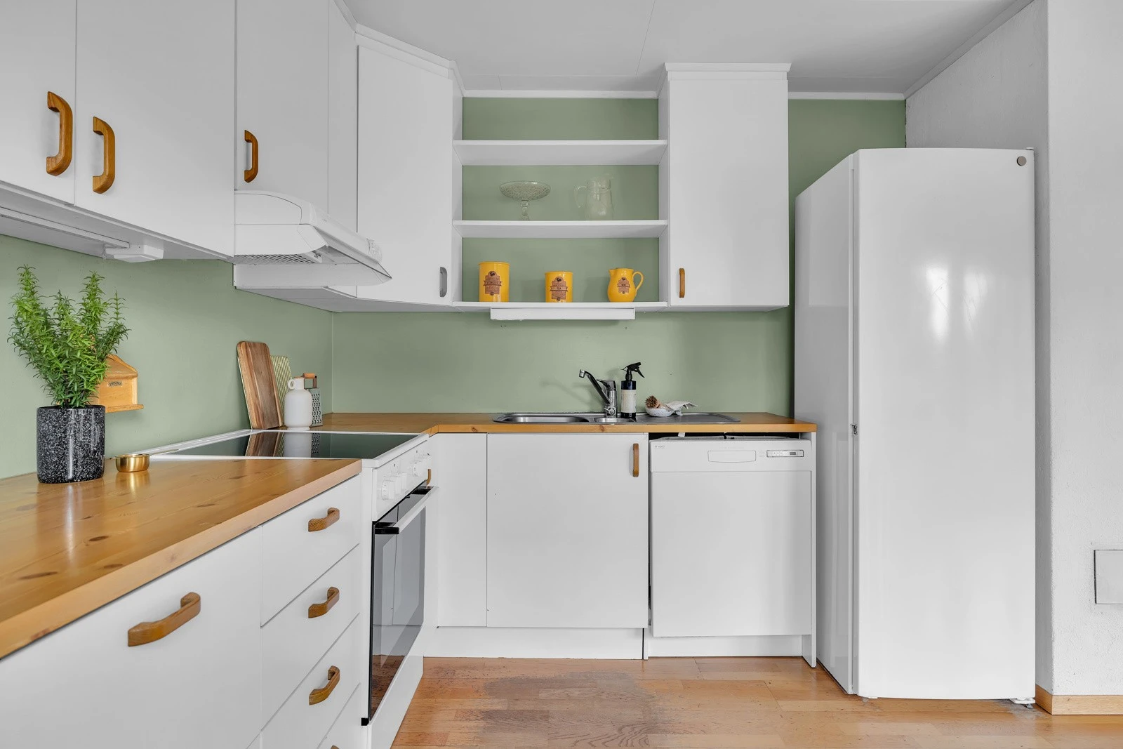 Innredning med hvite fronter Galleribilde