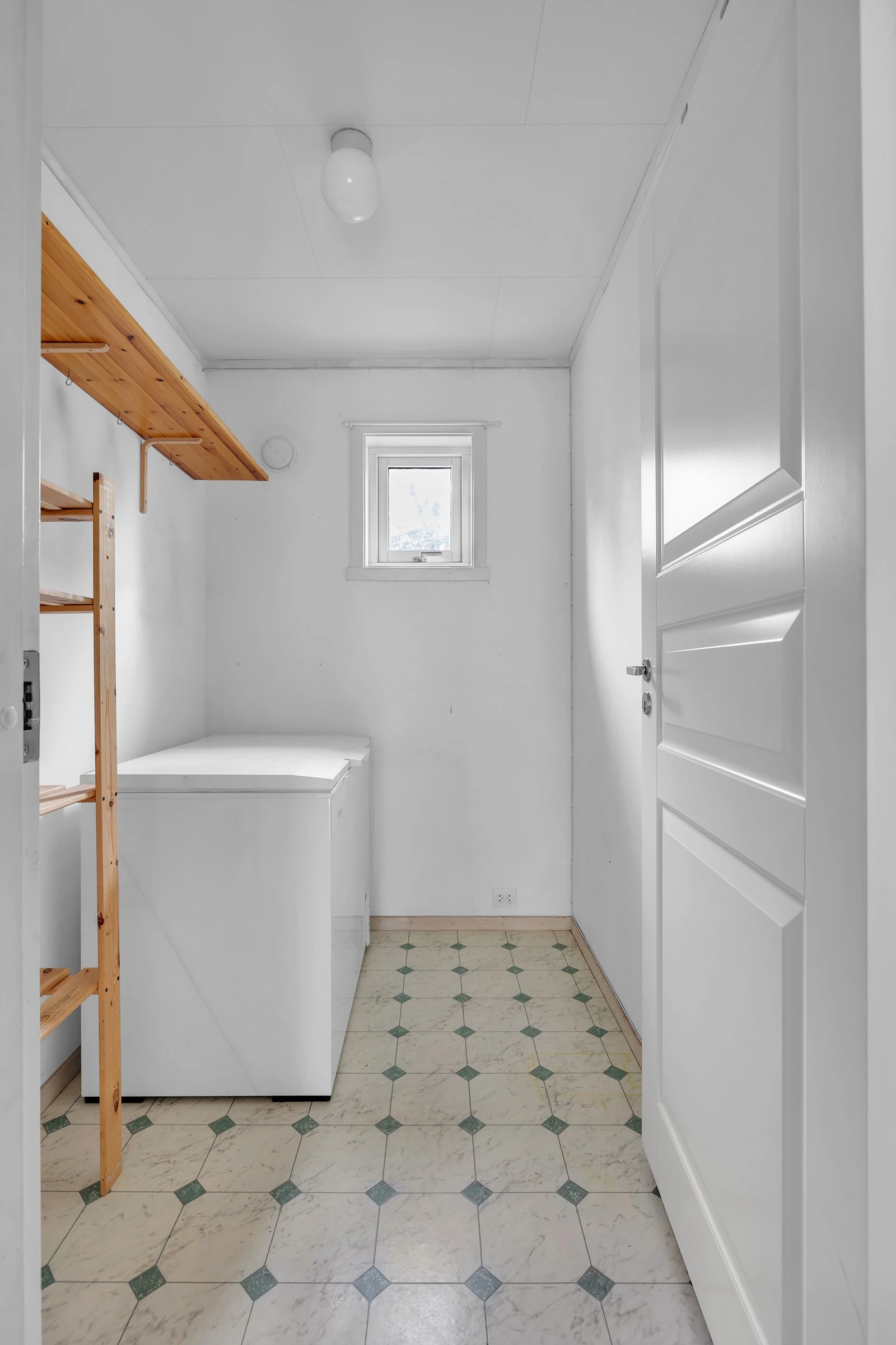 I hovedetasjen er det også en praktisk bod Galleribilde