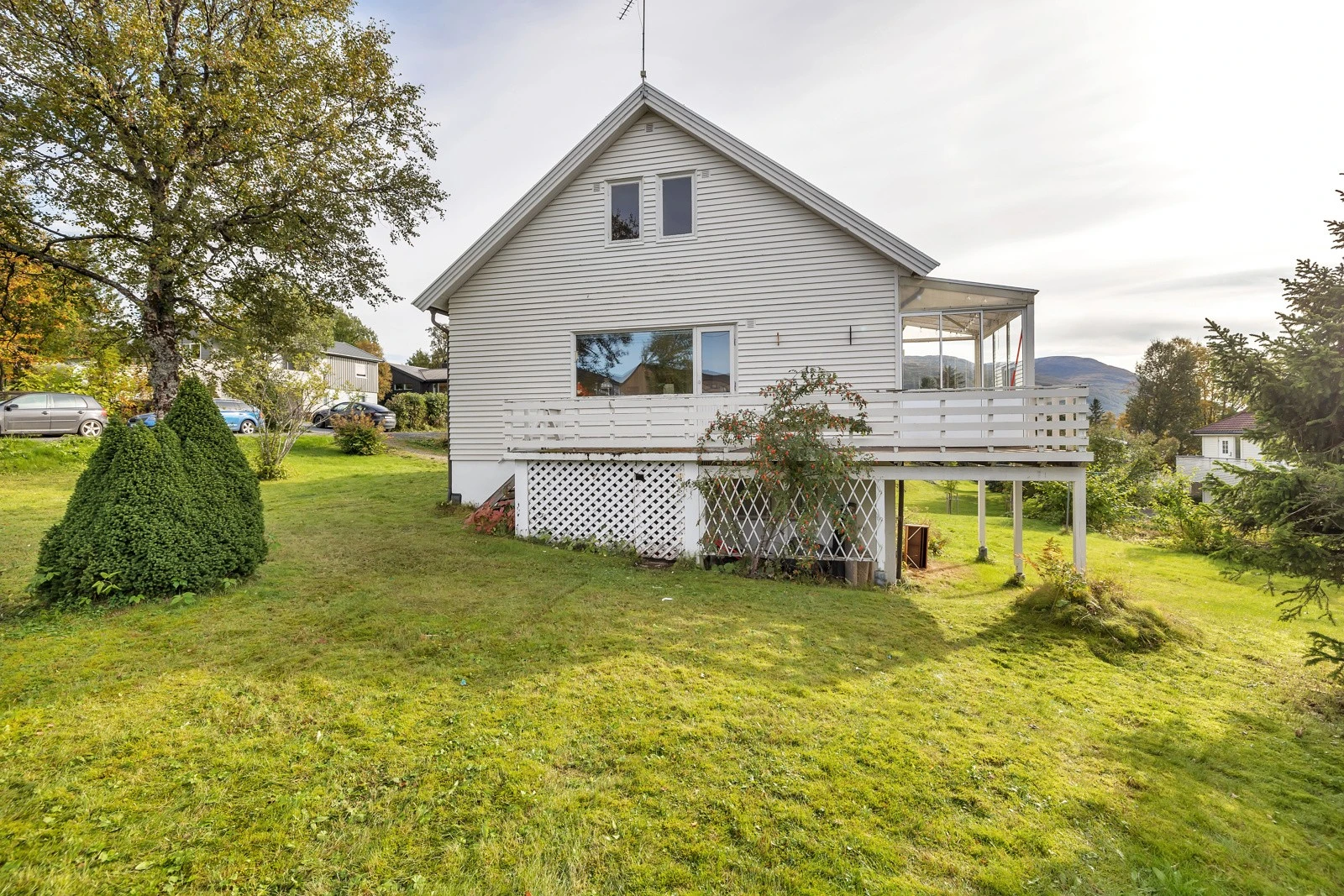 Stor og flott tomt på hele 1 345m2 bestående av to parseller Galleribilde