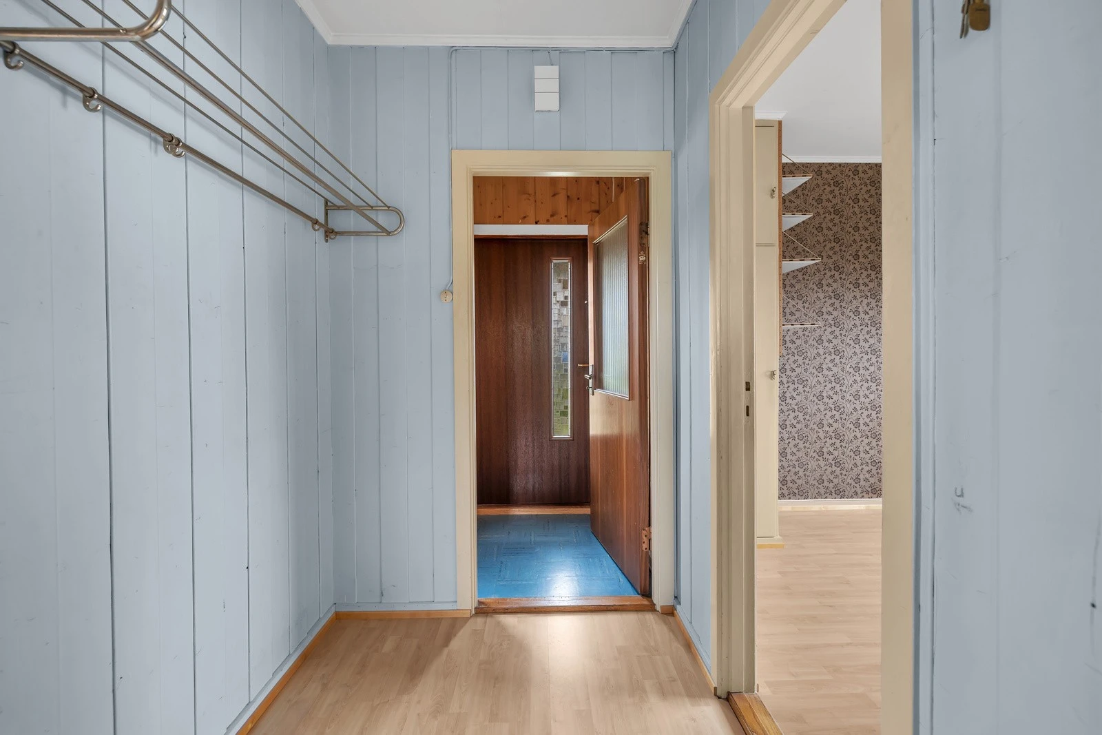 Det første som møter deg er inngangsparti/gang/garderobe Galleribilde