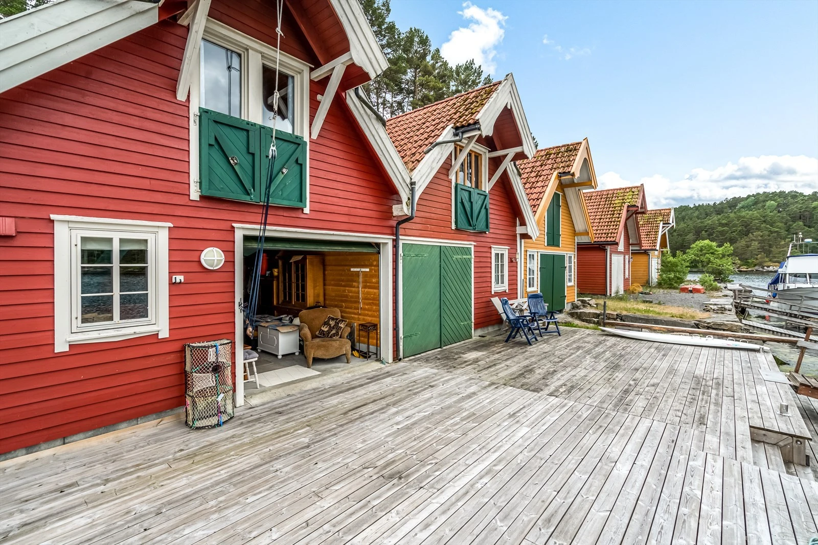 God plass til flere sittegrupper Galleribilde