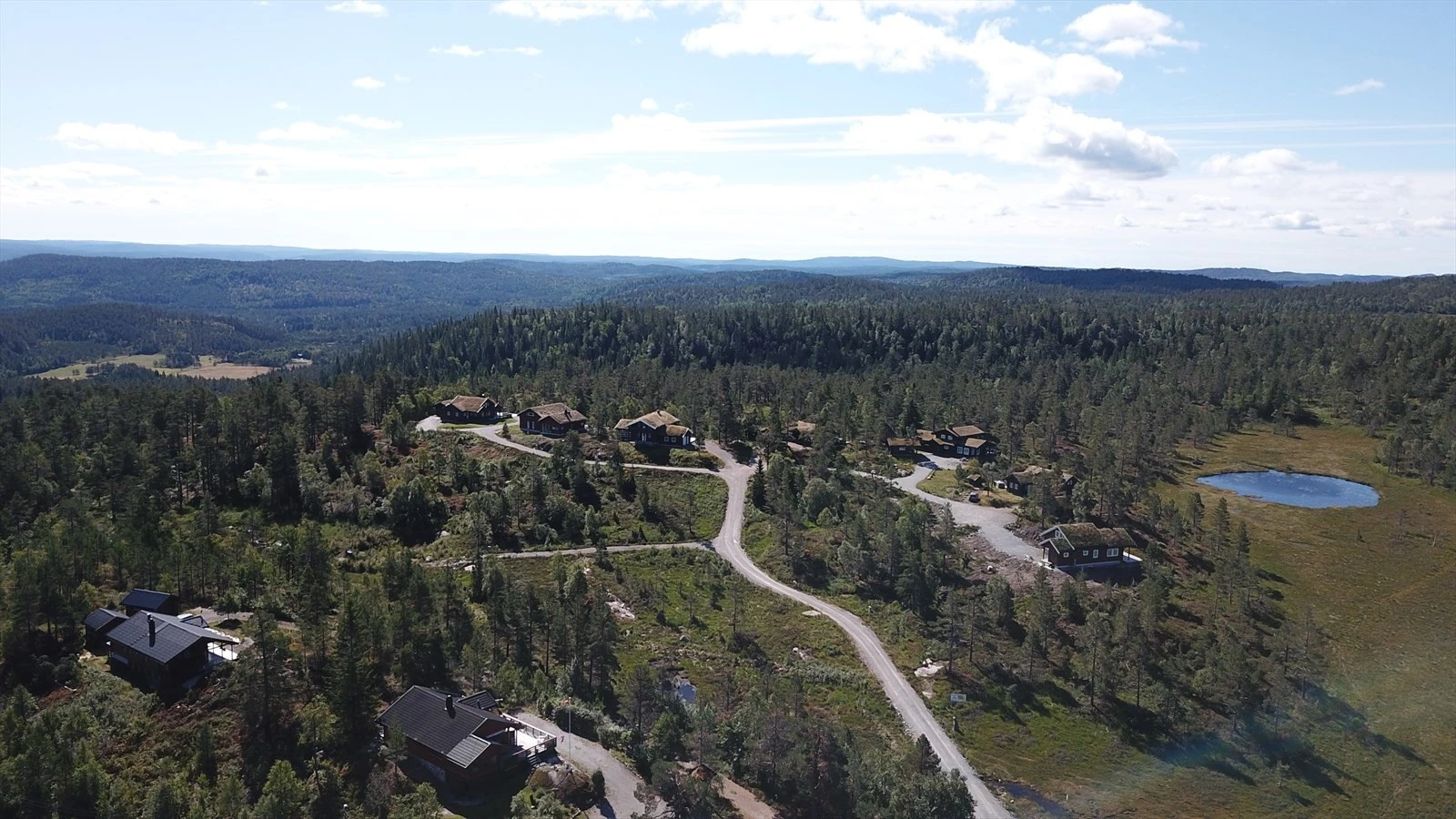 Det er flere flotte turstier i området samt gode fiskemuligheter Galleribilde