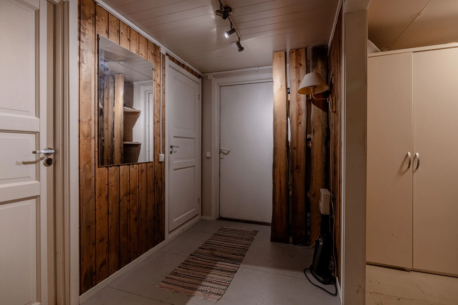 Fra ytterganf har du adkomst til soverom, kontor og bad/wc Galleribilde