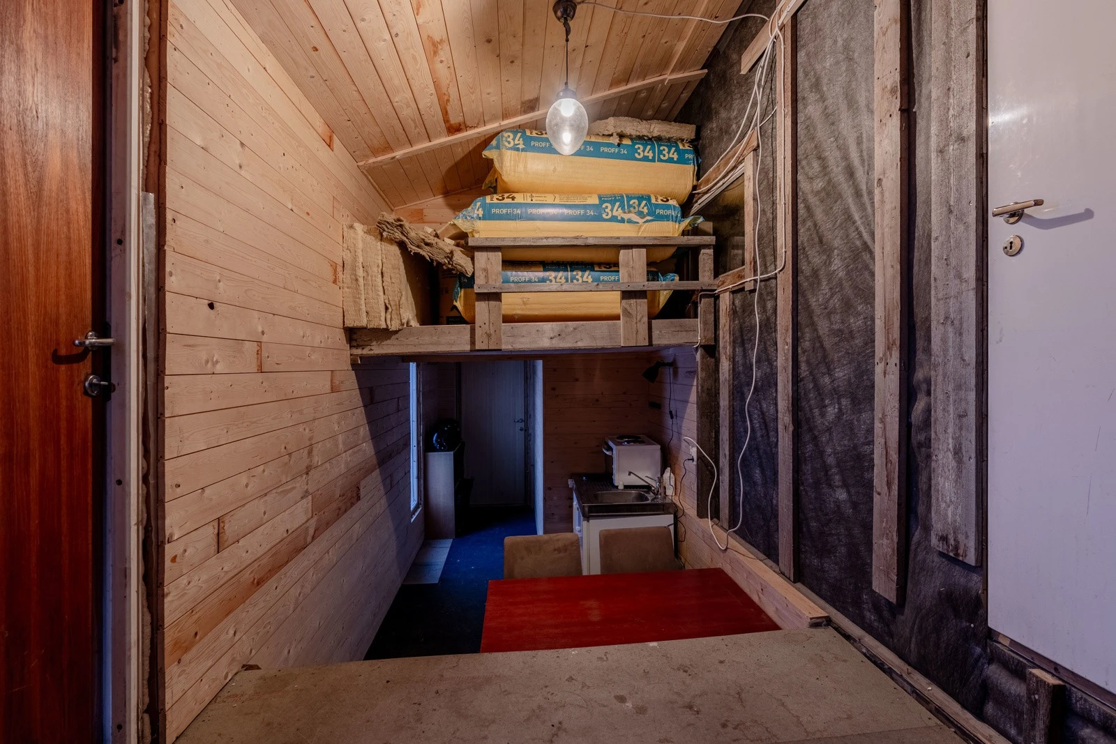 Eiendommen er spesialtilpasset hundegård og har godt med ekstra lagringsplass og tekniske rom Galleribilde